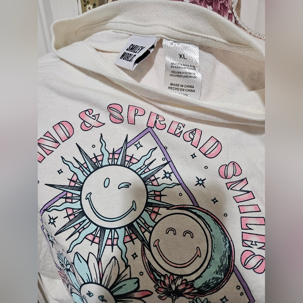 Grphic Tee Bundle - Picture 5 of 12